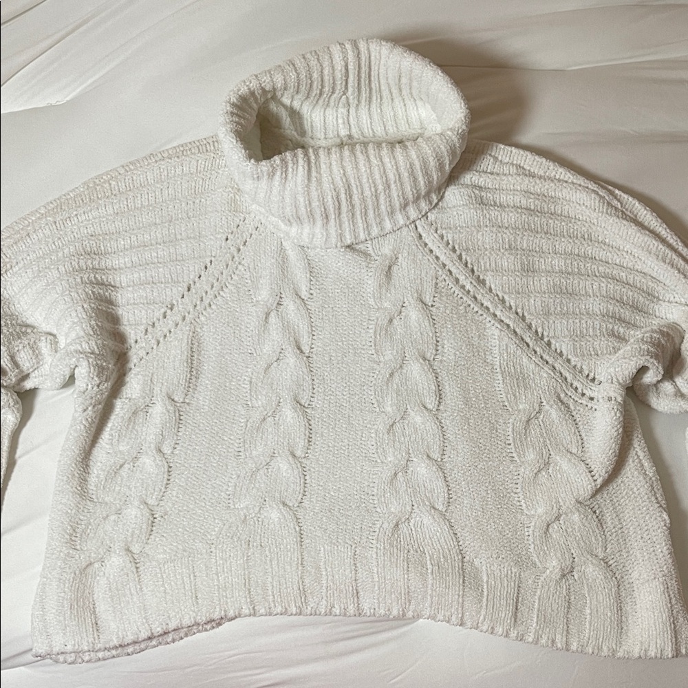MOON & MADISON White Cable Knit Boxy Cropped Turtleneck Sweater
